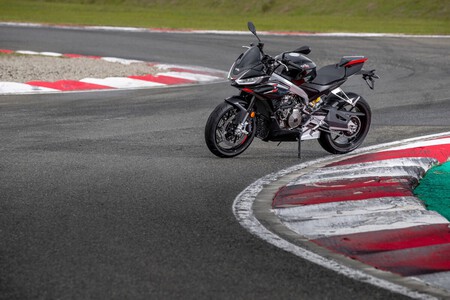 Aprilia Tuono 660 Factory 2022 001