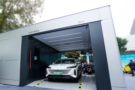 Conectar um carro elétrico é coisa do passado na China: agora há carros com baterias substituíveis em postos de gasolina.
