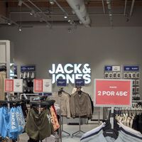Jack&Jones acaba de rebajar a mitad de precio la sudadera perfecta para llevar con todo nuestro armario