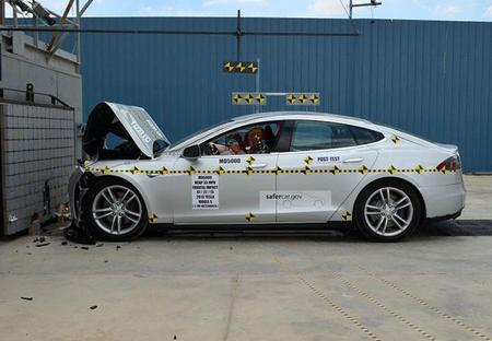 La NHTSA se lo dice (indirectamente) a Tesla: Máximo 5 estrellas