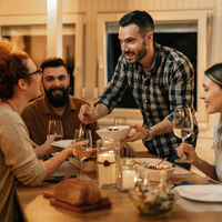 Esta es la hora a la que tienes que cenar para no engordar y dormir bien, según la ciencia 