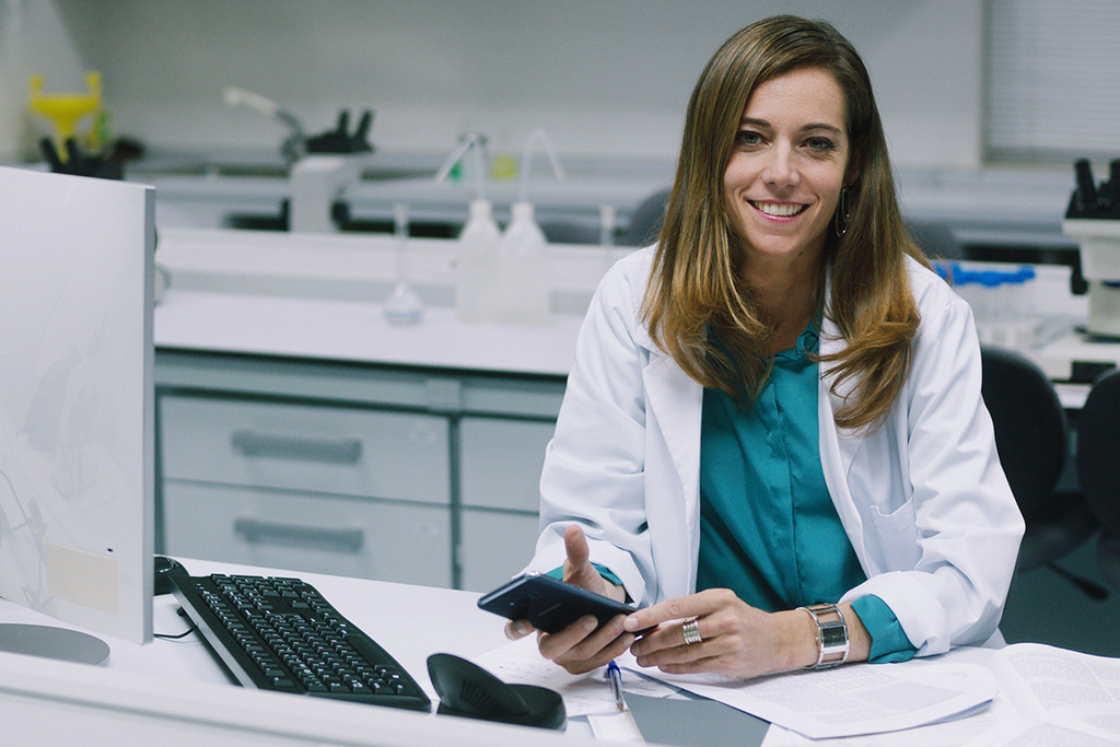 Esther Holgado, oncóloga: "Vamos hacia la medicina hiperpersonalizada: se tratará a cada persona según sus rasgos genéticos"