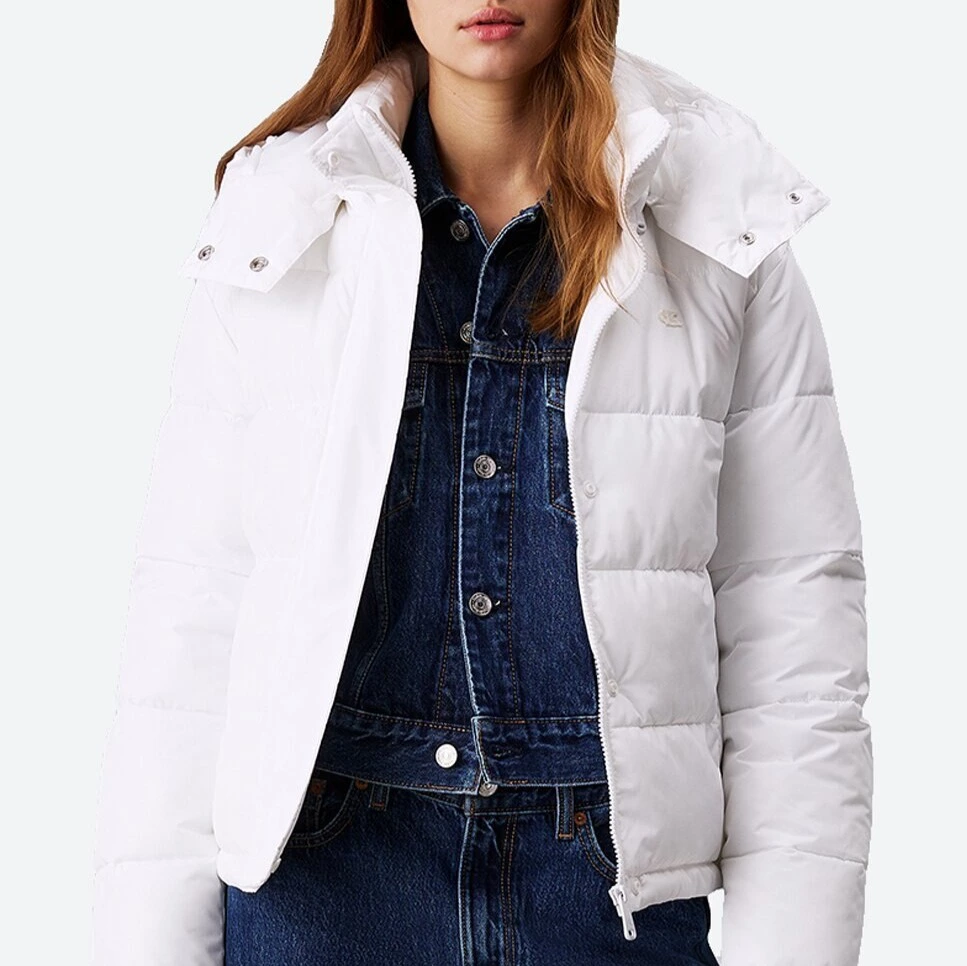 Plumífero Mujer corto con capucha
