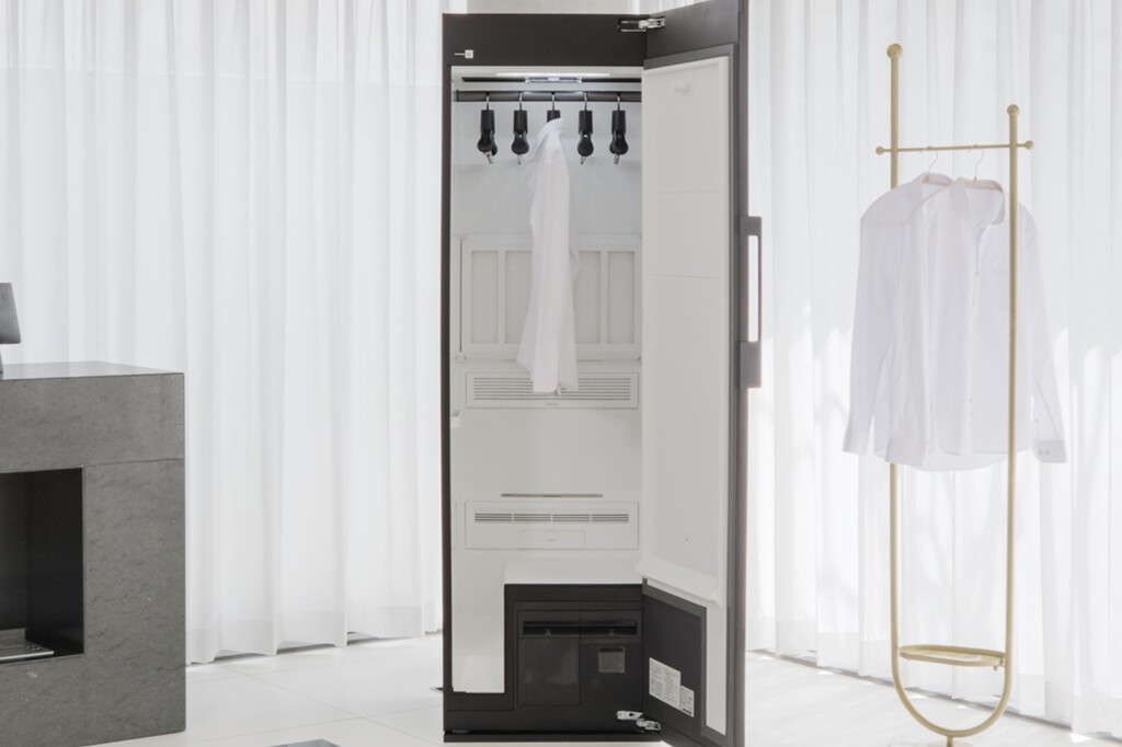 Así funciona el AirDresser de Samsung, el 'cacharro' que me gustaría tener ahora, en plena temporada de cambio de armario 