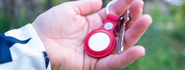 Llaveros de piel y otros accesorios para que los AirTag de tu pareja den un giro radical