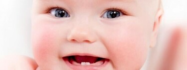 Sí, hay que cepillar los dientes del bebé desde que sale el primero 