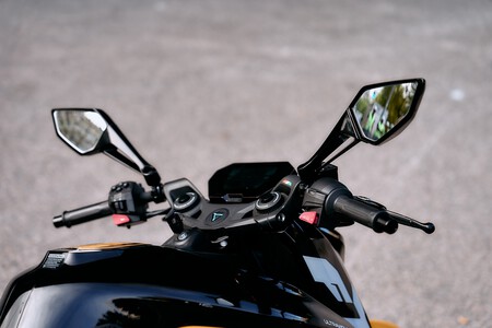 Ultraviolette F77 2025 010