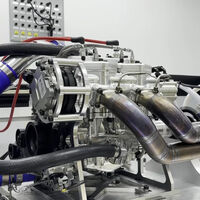 Europa mató el motor de dos tiempos. Ahora Kawasaki está a punto de revivirlos, y podría salvar las motos 