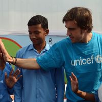 Fernando Alonso se suma a la ola solidaria de la Fórmula 1 donando mascarillas y respiradores contra el coronavirus