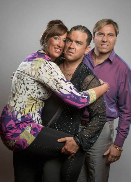 Sí, ese chungo de ahí es Robbie Williams, palabrita