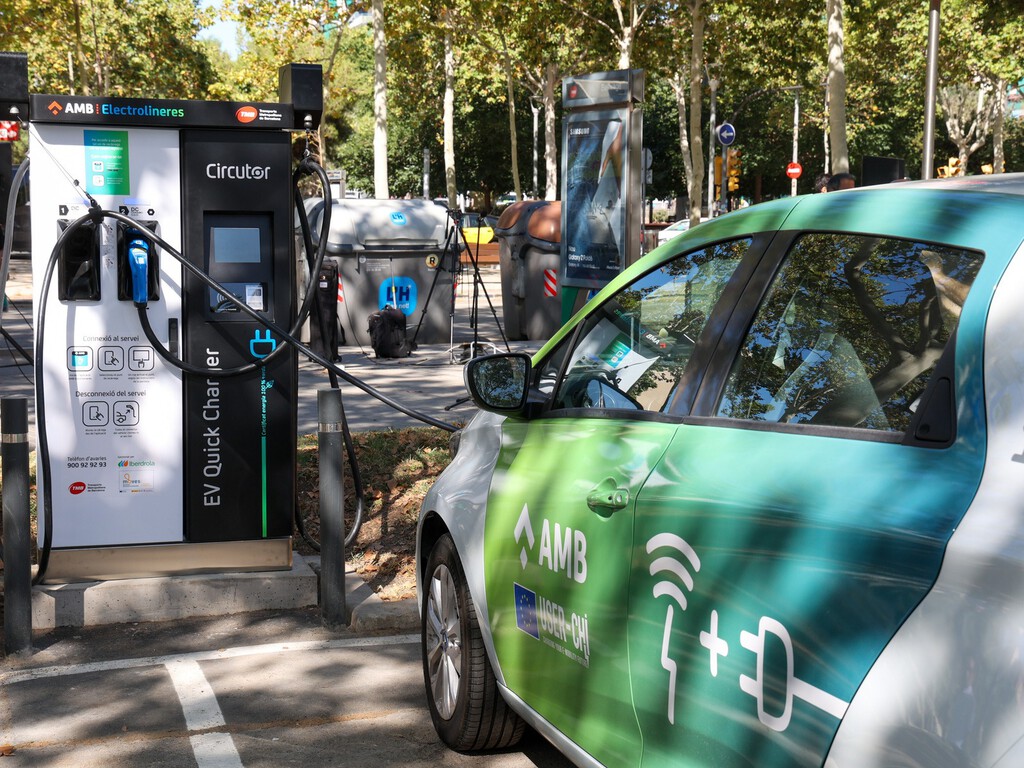 Barcelona apuesta por una nueva forma de alimentar los cargadores eléctricos: con la frenada del metro 