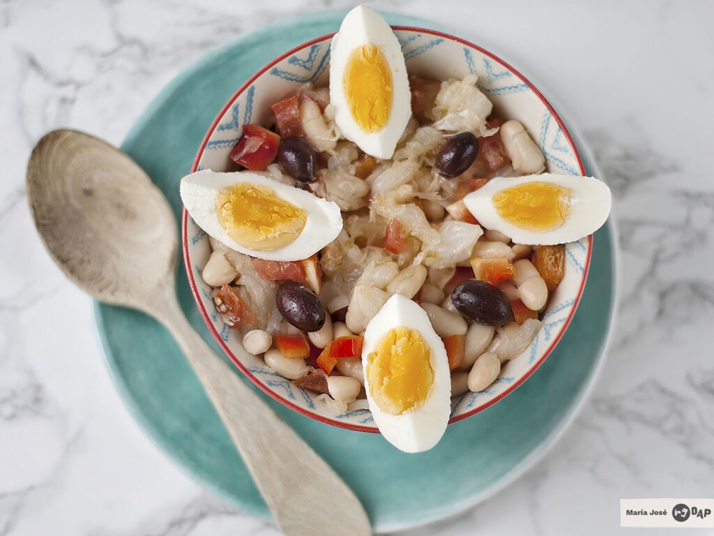 Empedrat: receta de ensalada de bacalao y judías blancas para disfrutar del verano