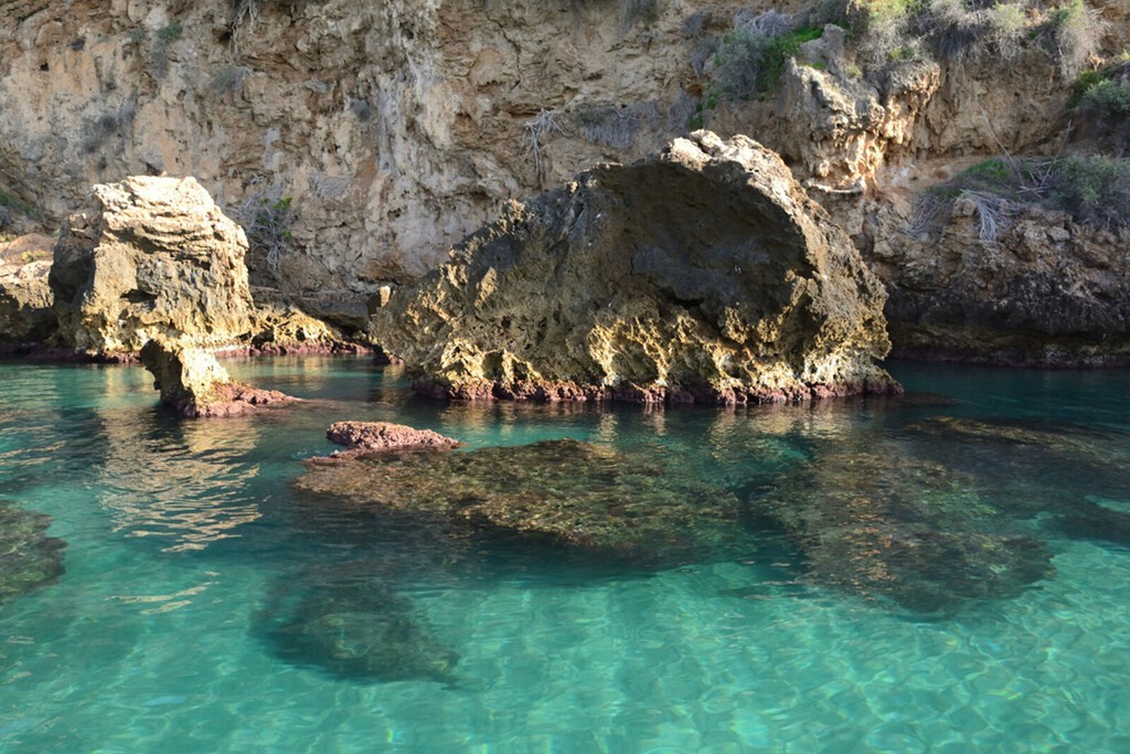 La piscina natural perfecta existe, pero nadie sabe llegar: está en Málaga y es la alternativa sin masificar para huir del calor