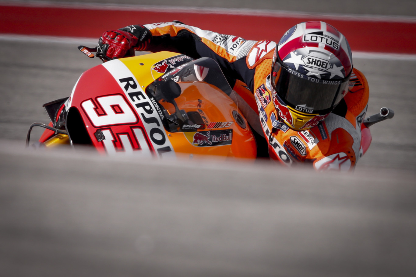 Texas da alas a Marc Márquez en una carrera plagada de caídas