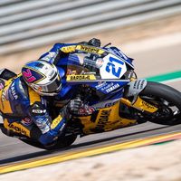 Randy Krummenacher se lleva la victoria en la última curva y sale de MotorLand más líder en Supersport