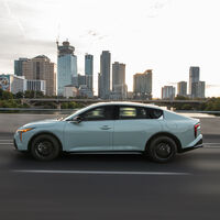 Amplio sedán compacto con motor turbo y similar a Jetta en México. Ya es modelo 2027 y tiene 7 años de garantía 