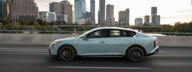 Amplio sedán compacto con motor turbo y similar a Jetta en México. Ya es modelo 2027 y tiene 7 años de garantía 