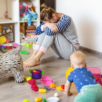 Las madres trabajadoras en ERTE pierden las deducciones por maternidad y la ayuda por guardería