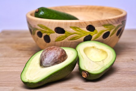 Estos son los beneficios del aguacate. Te decimos cómo cultivarlo en casa