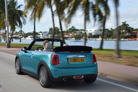 MINI Cabrio 2016: más grande, equipado y eficiente