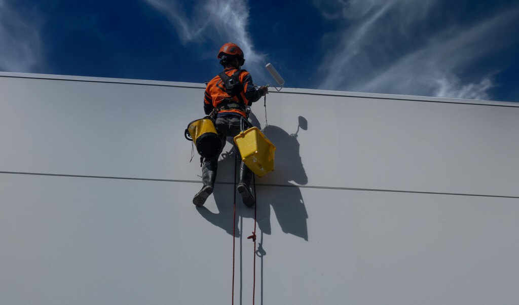 Esta pintura "suda" y refleja el calor para refrigerar sin usar el aire acondicionado. Quiere que ahorremos hasta un 40% de energía