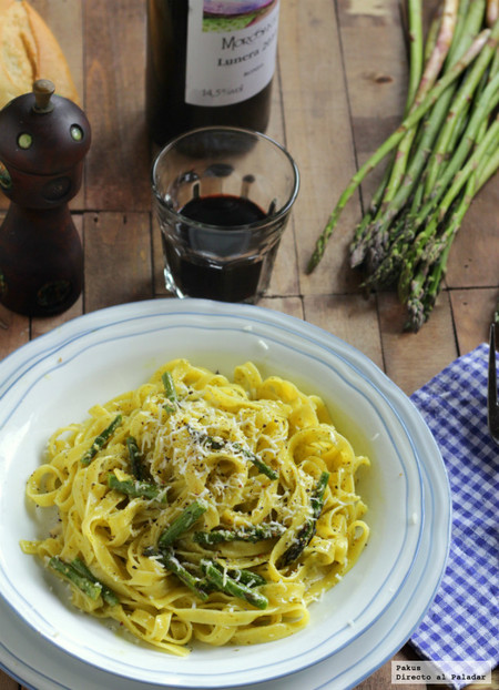 Tagliatelle con pesto y espárragos. Receta