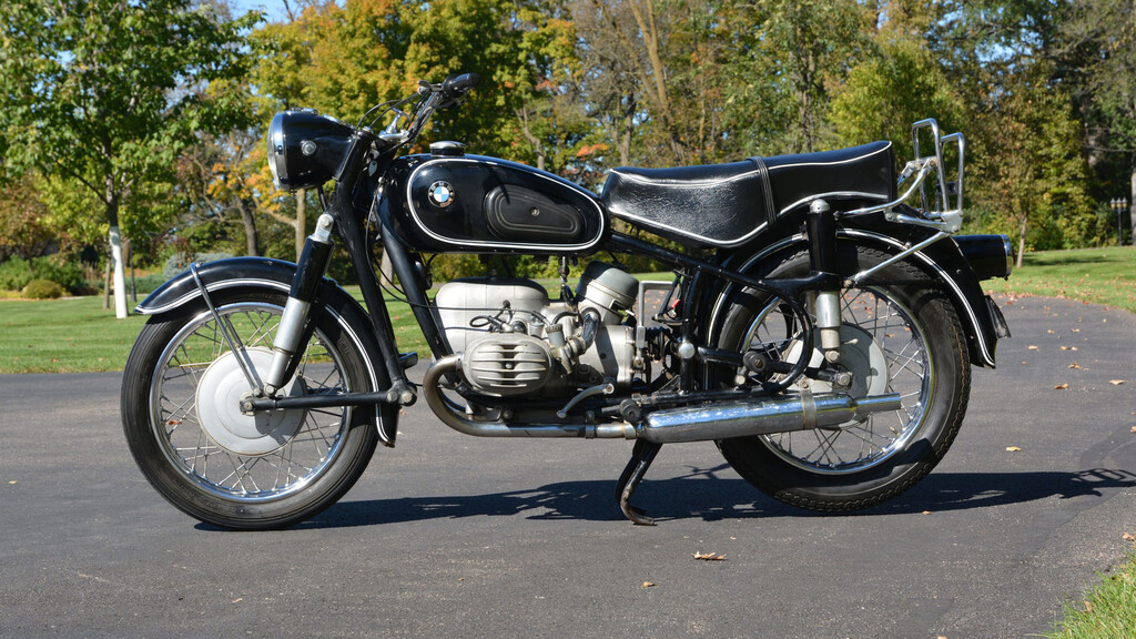 La historia de la mítica moto de Steve Jobs que aparcaba dentro de la recepción en las oficinas de Apple: lo hacía con un objetivo La historia de la mítica moto de Steve Jobs que aparcaba dentro de la recepción en las oficinas de Apple: lo hacía con un objetivo