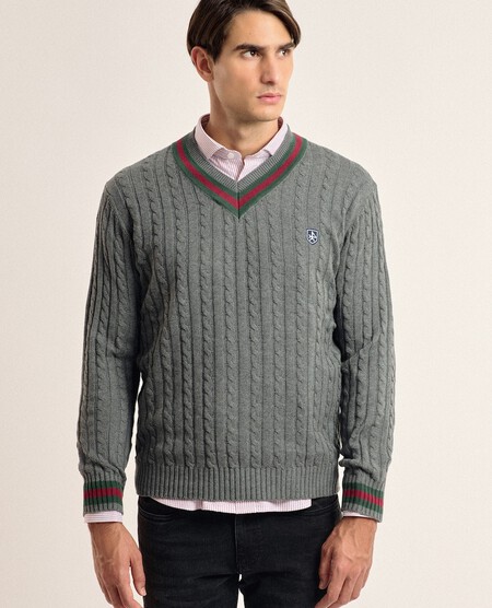 Llego El Otono Y Tu Armario Esta Listo Para Recibir La Prenda Clave Para Que Tus Estilismos Griten Lujo Silencioso El Jersey De Cuello En Pico