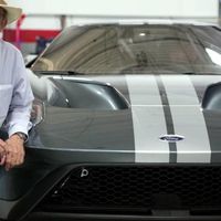 Jack Roush deja sentir su emoción en video al recibir su flamante Ford GT