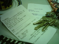 ¿Debe el autónomo emitir factura por todas sus percepciones? 