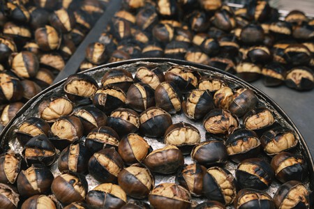 Ya estamos en temporada de castañas: propiedades y beneficios (y un truco para asarlas en menos de tres minutos en el microondas)