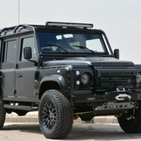 Hay que hacer algo con este Land Rover Defender. ¿Y si le ponemos el motor de un Corvette?