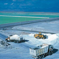 No habrá litio para todos. En 2030 la industria del coche eléctrico se enfrentará al primer gran problema de suministro de materias primas, según este estudio 