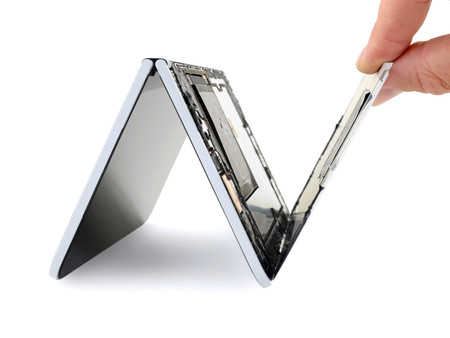 Para iFixit el Surface Duo es muy difícil de reparar: adhesivo por doquier y otros factores le dan una puntuación muy baja