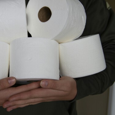 Así puedes reutilizar los rollos de papel higiénico para crear unos prácticos y bonitos organizadores: son ideales para organizar armarios y cajones del baño, la cocina o el vestidor