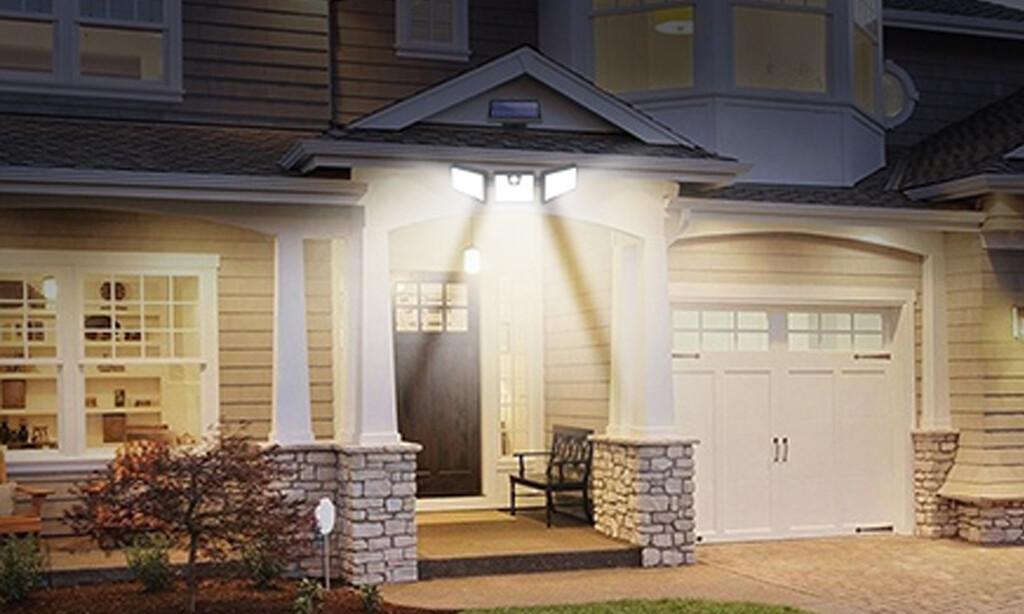 Este pack de dos focos solares LED está muy rebajado en Amazon con cupón: potentes y sin cables, ideal para jardín o terraza 