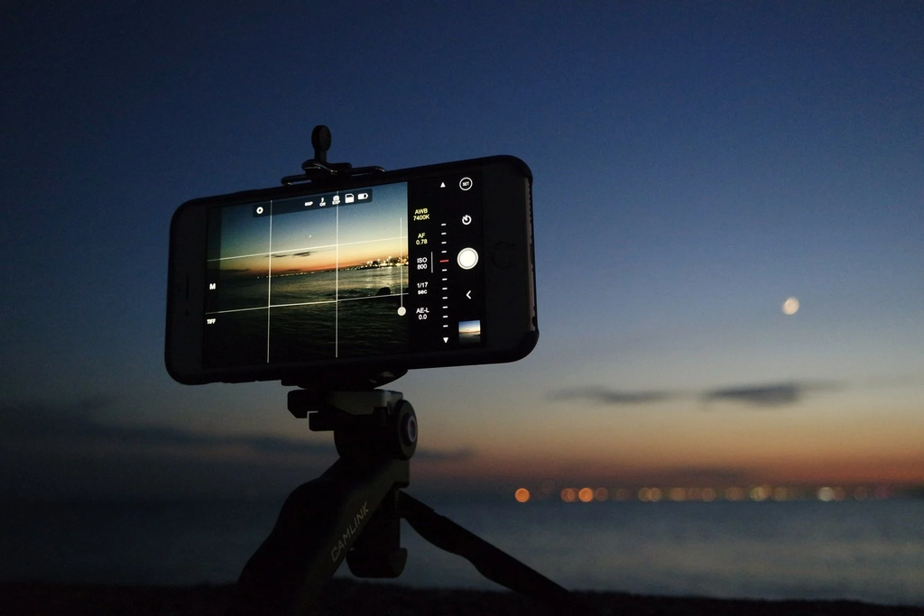Inventan un dispositivo que convierte un iPhone en un telescopio Inventan un dispositivo que convierte un iPhone en un telescopio