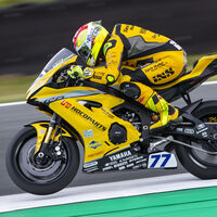 Dominique Aegerter logra su cuarta victoria consecutiva en Assen para escaparse en el mundial de Supersport