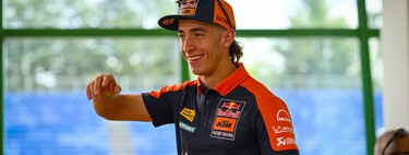 Pedro Acosta, piloto de MotoGP: "Quiero tener los pies en la tierra, pero tengo mis caprichos. El año pasado me compré una autocaravana y ahora me paso la vida durmiendo en lagos" 