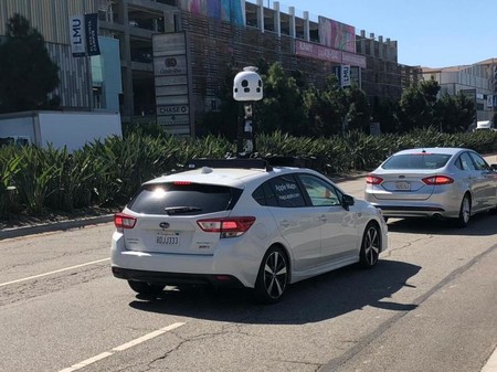 Apple estrena nuevos vehículos y una mochila para mejorar Apple Maps