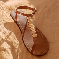 Cortefiel tiene en sus terceras rebajas las sandalias planas con hasta un 65% de descuento que no pueden faltar en tu maleta 