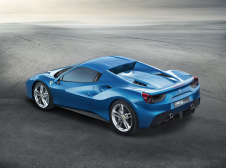 Ferrari 488 Spider 3 4posttettochiuso