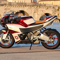 Mientras algunas marcas de motos buscan un futuro eléctrico, Bimota es fiel a la gasolina: "Es peligroso, no"