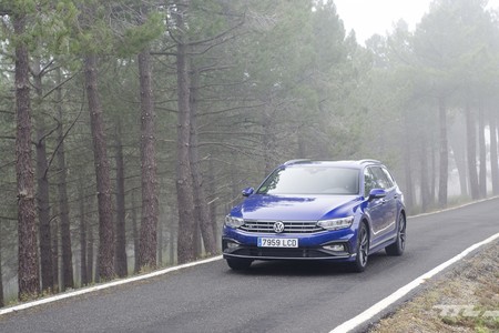 Probamos el Volkswagen Passat con carrocería familiar: una alternativa dinámica y práctica contra la fiebre SUV