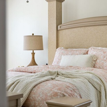 Tres colchas y edredones ligeros de algodón de Zara Home ultra rebajados que suman lujo a cualquier dormitorio en verano