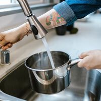 La regla de las 4 horas para beber agua del grifo de forma segura. Casi nadie lo sabe