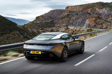 Aston Martin DB11 trasera