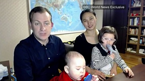 "Es una comedia de errores": el profesor entrevistado por la BBC y su familia cuentan el detrás de escena del vídeo viral del año 