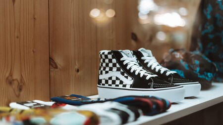 La tienda española que vende en eBay zapatillas de marca con hasta un 40% de descuento: Vans, Le Coq Sportif, New Balance y más