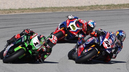 Álvaro Bautista avisa a Toprak Razgatlioglu de lo que le esperaría en MotoGP: "Nuestros neumáticos permiten más"